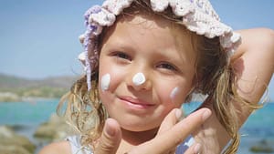 Helping your children with sunscreen is vital for health and happinsess on holiday